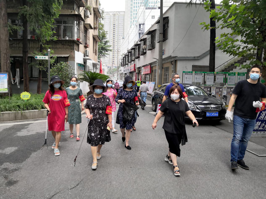 市委会机关开展清洁家园活动_副本
